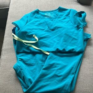 Teal figs size small scrub set